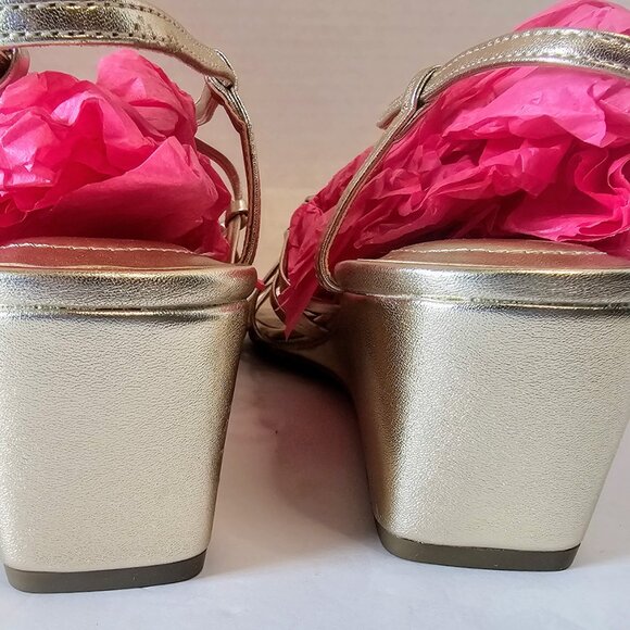 Bandolino Women's Soletme3 Wedge Sandal GOLD SZ 10 - Picture 5 of 8